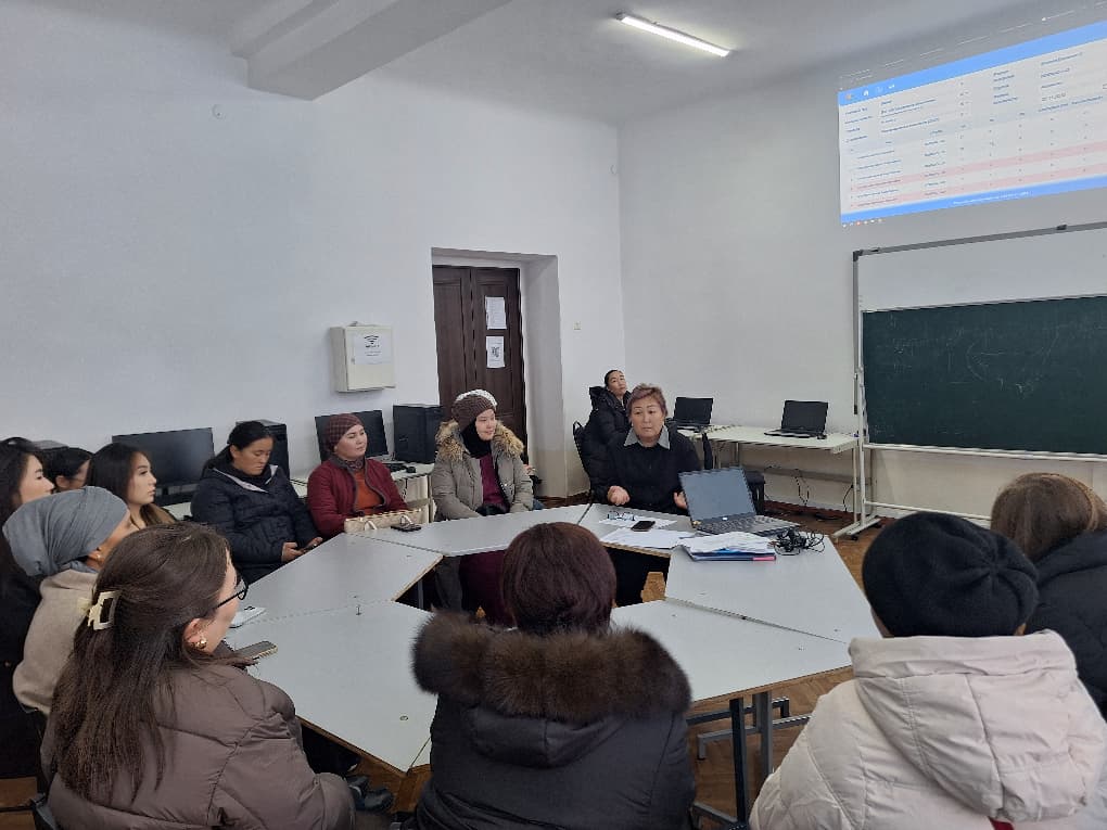 Подробнее о статье КУАУнун «Маалыматтык технологиялар» бөлүмүндө 1-курстун ата-энелер жыйыны өттү